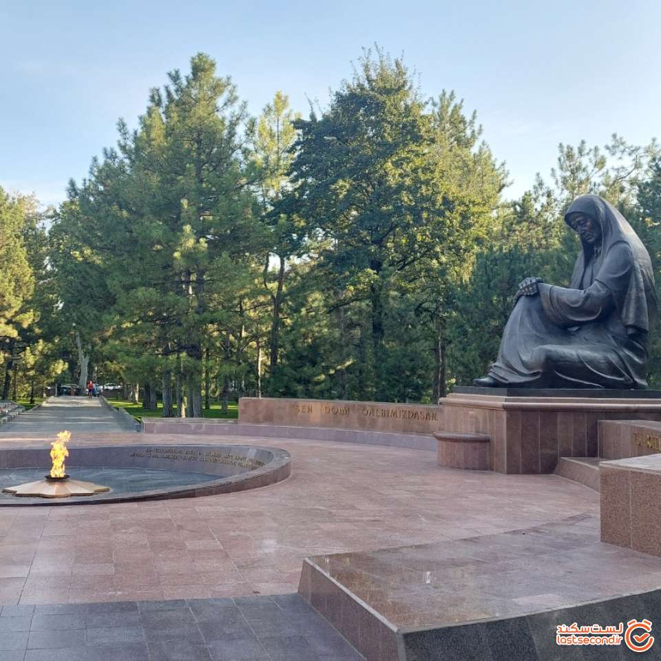 تصویر 22: یادمان شهدای جنگ جهانی-مادر داغدار