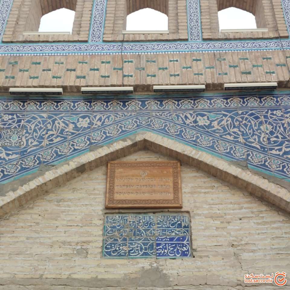 تصویر3: دروازه پهلوان در شرق ایچان کالا