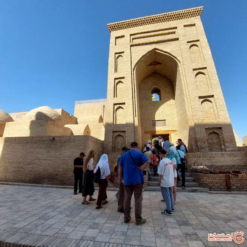 تصویر11: ورودی مقبره پوریای ولی