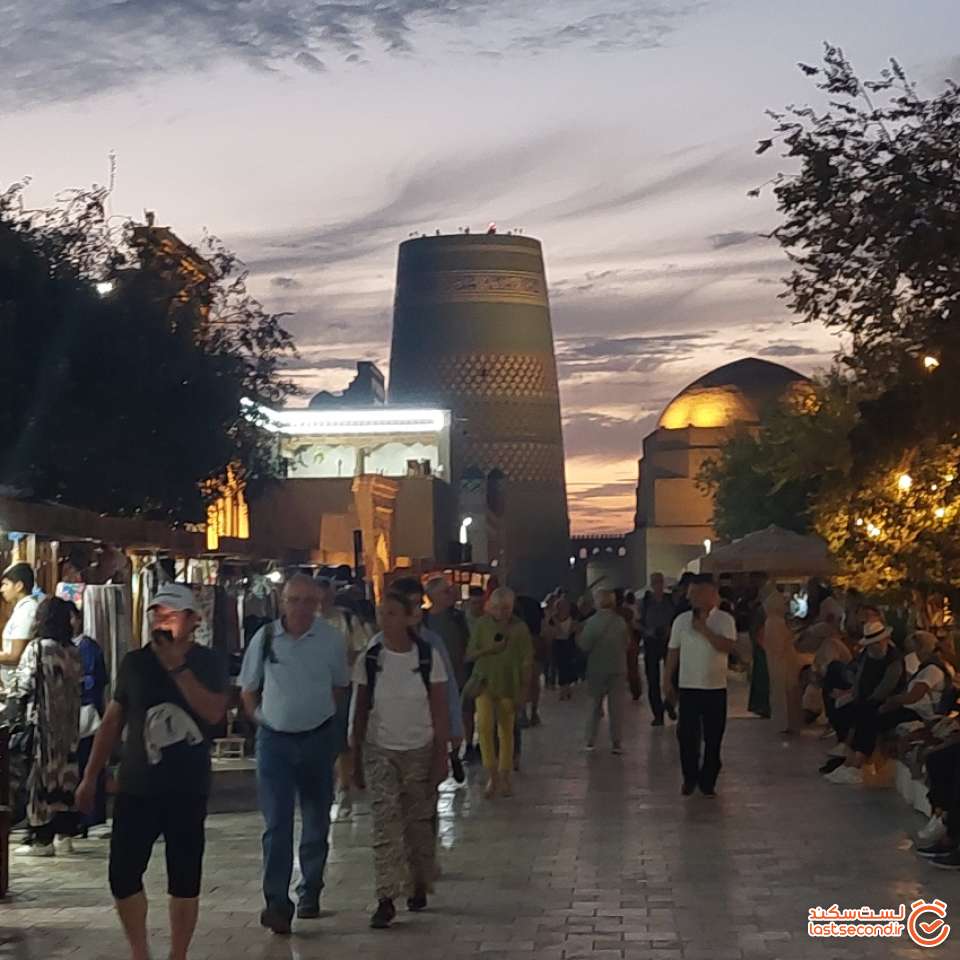تصویر 1: ایچان کالا در شب