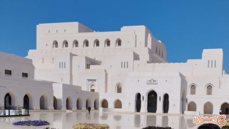 نمای بیرونی سالن اپرا