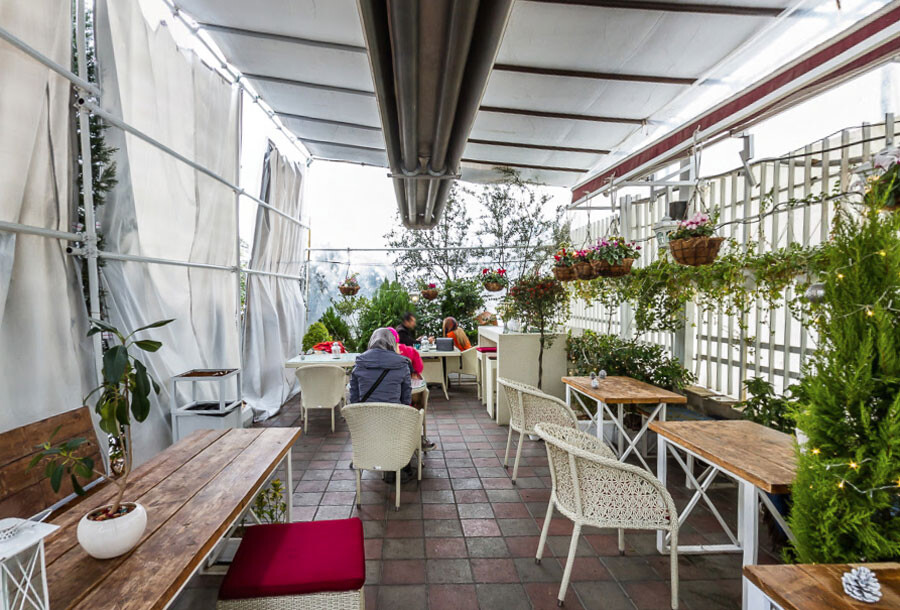 lastsecond.ir-tehran-open-space-cafe-caramel.jpg