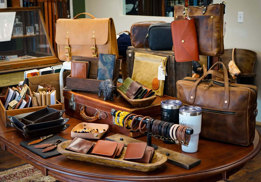 lastsecond.ir-tabriz-souvenirs-leather.jpg