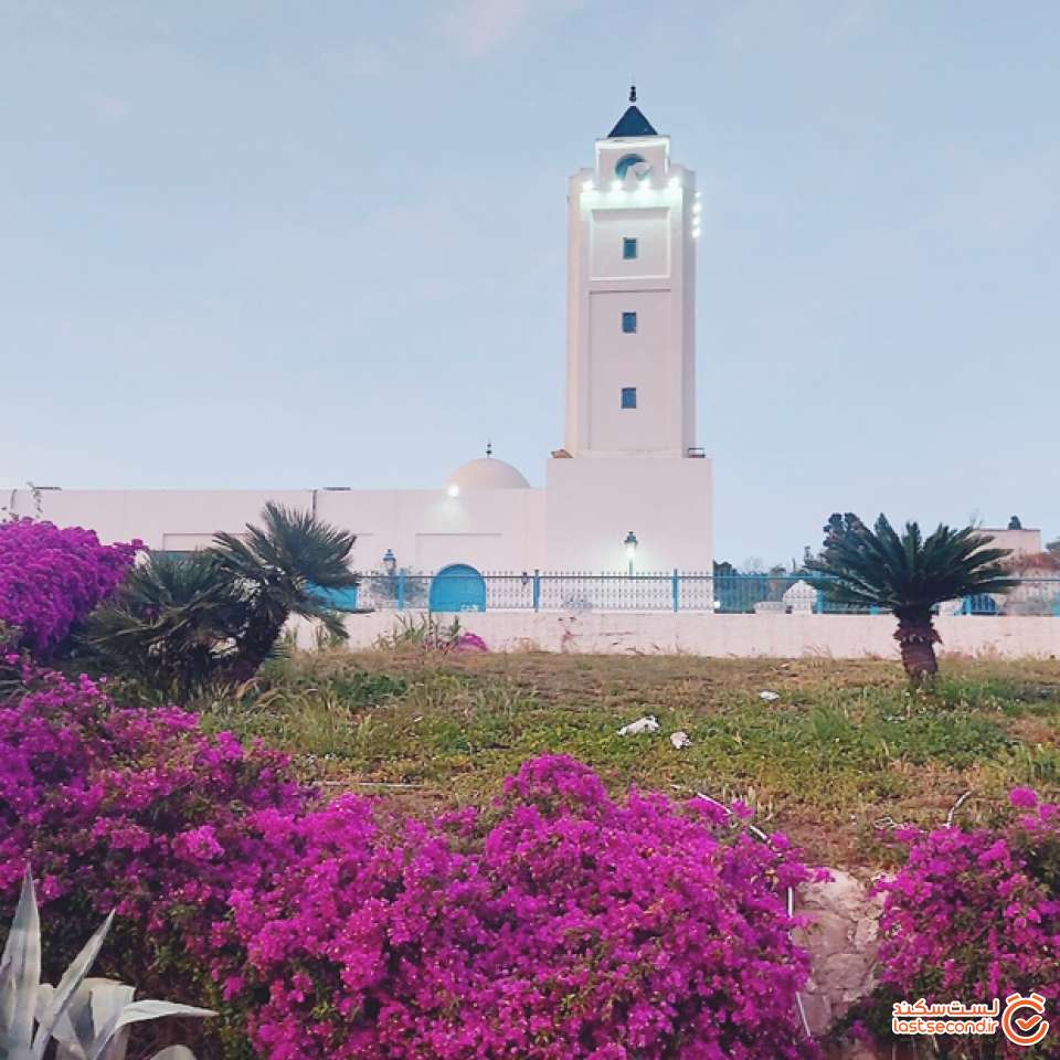 عکس 4- مسجد واقع در ضلع شمالی میدان سیدی بوسعید