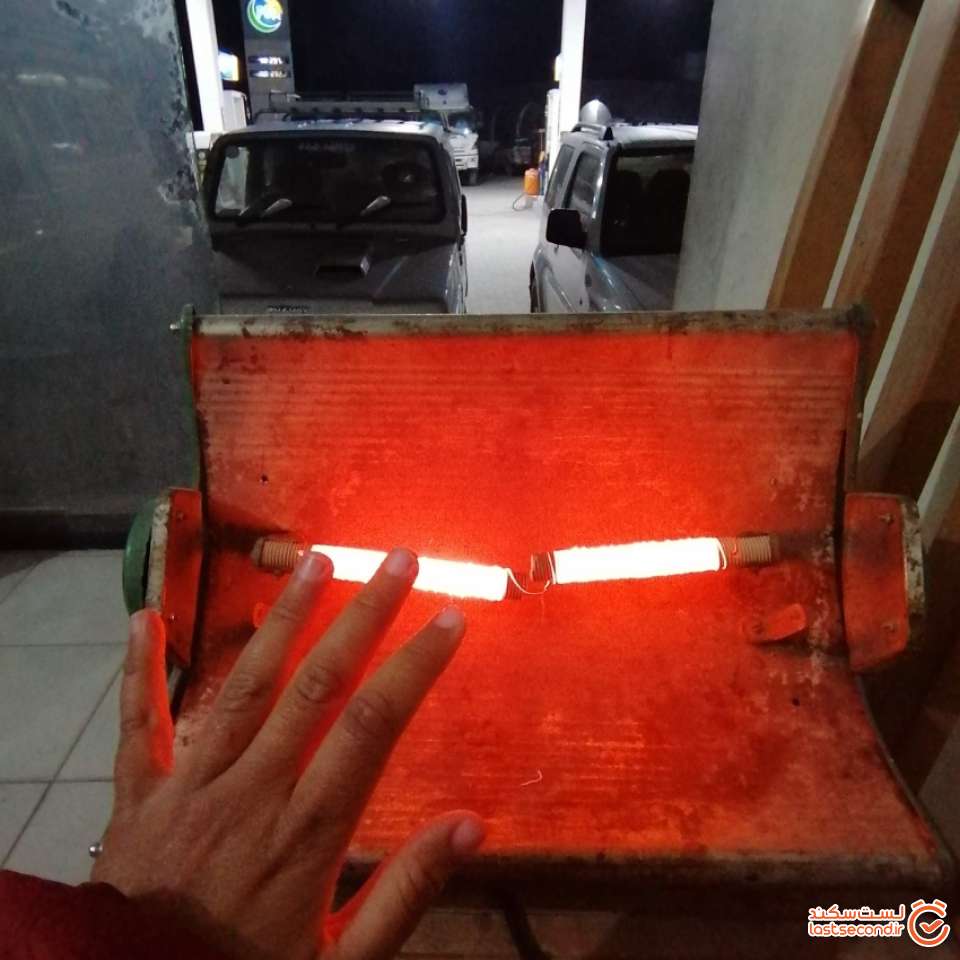 در اتاق نگهبانی پمپ بنزین چیترال