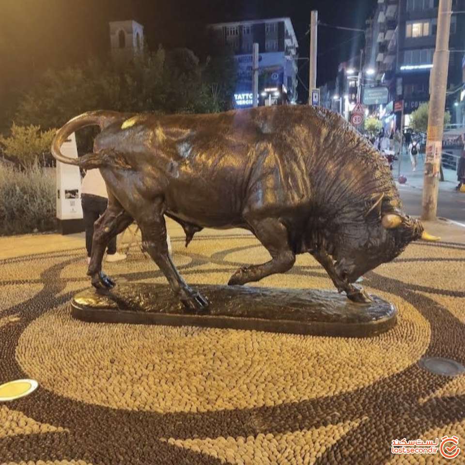 kadikoy boga heykeli