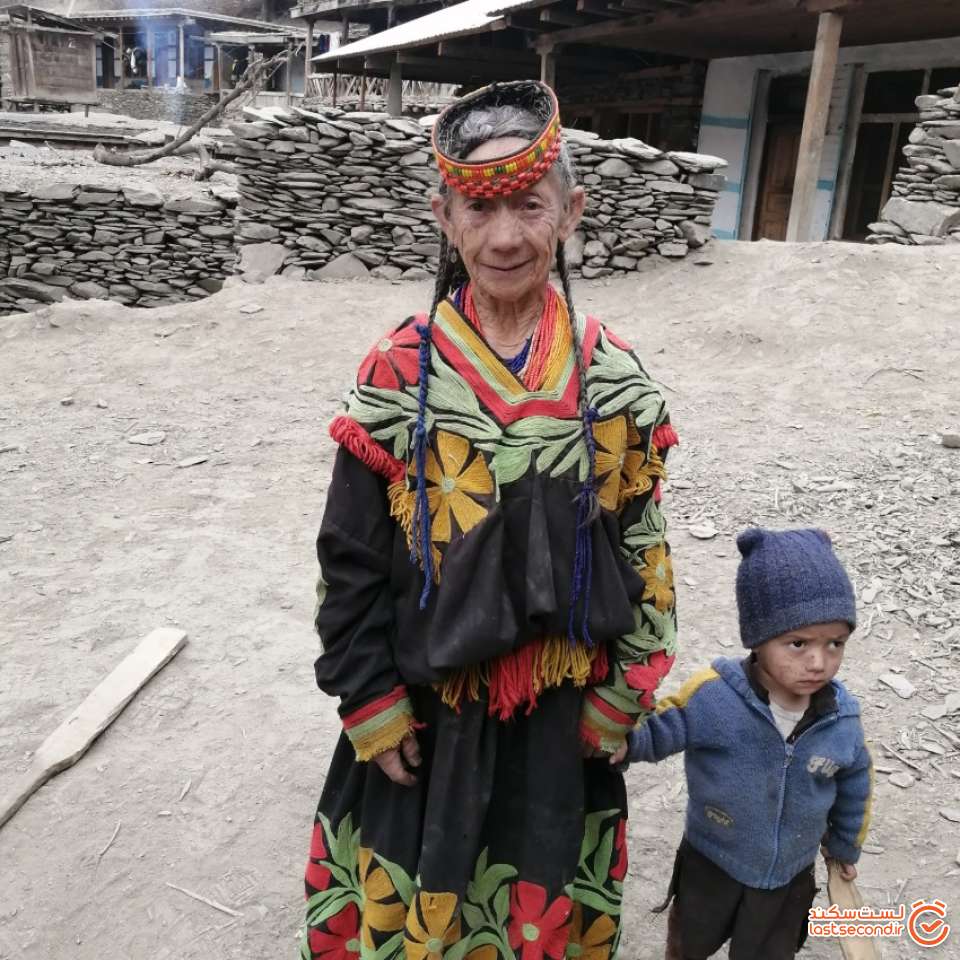 مادربزرگ مهربان کلاشی
