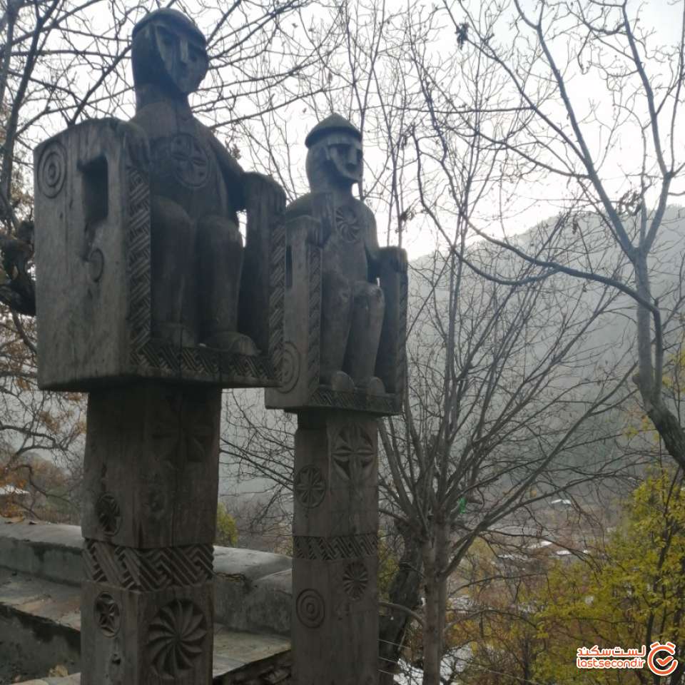 تندیس های چوبی