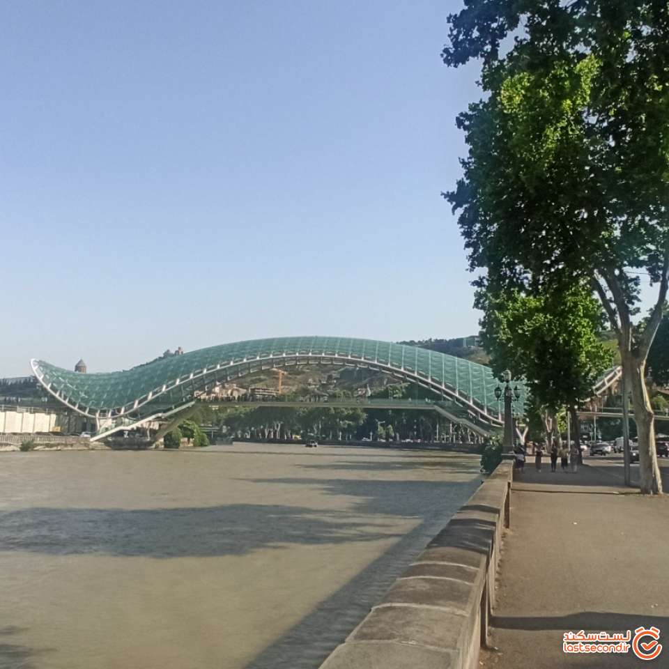اولین تصویر از تفلیس که پل زیبای صلح در آن جای گرفت