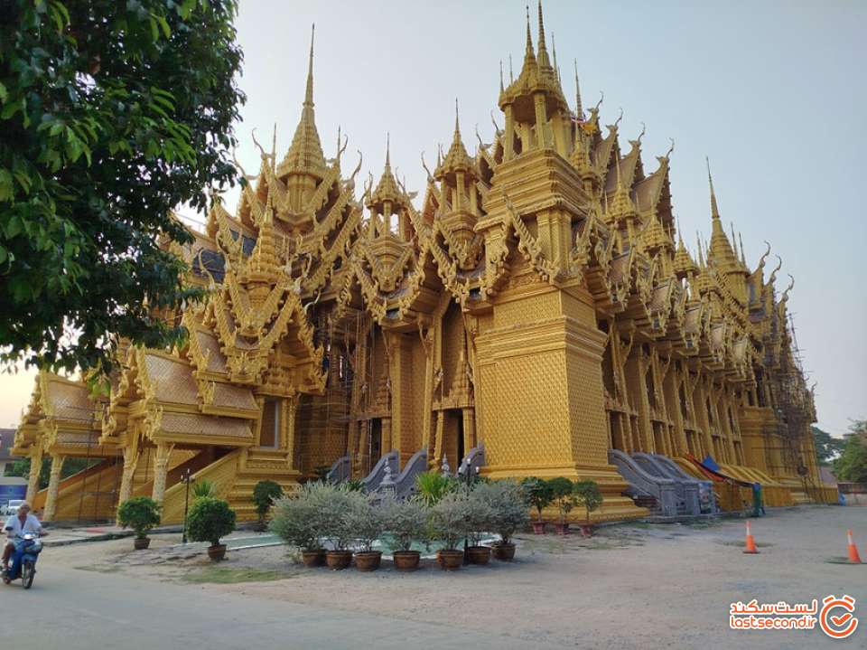 معبد نیمه کاره در شهر شهر Lampang