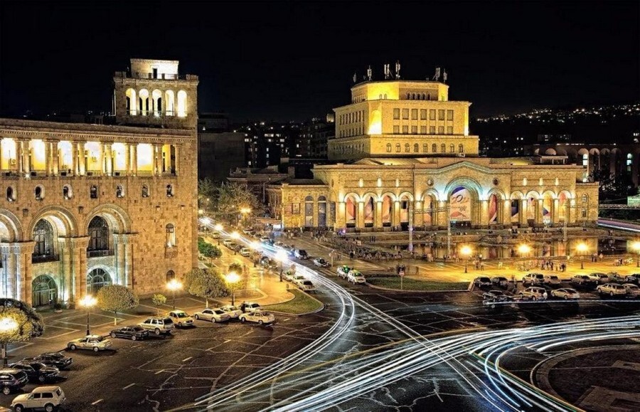 republic-square-yeravan-at-night-1024x659.jpg