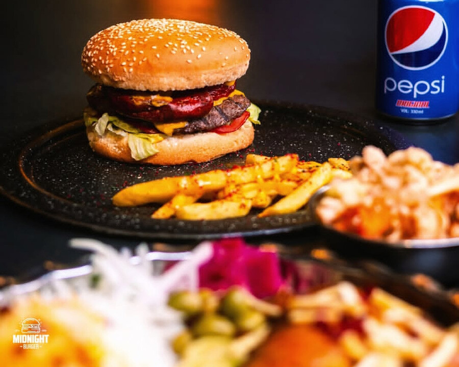 lastsecond.ir-best-fast-foods-in-mashhad-Midnightburger1.jpg