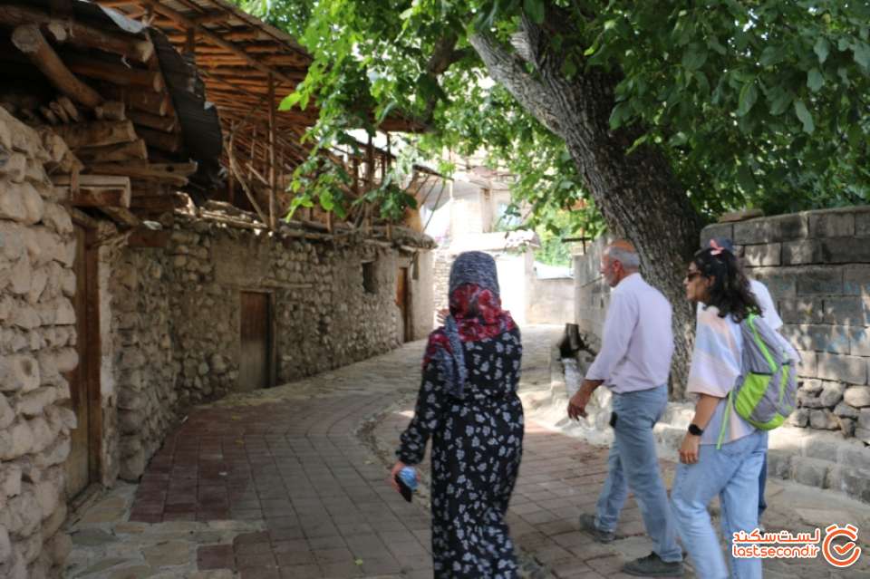 نمایی از خانه های روستای اندج