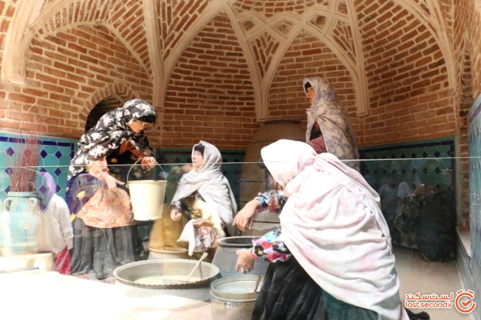 ماکت طایفه لر در قسمت سربینه حمام