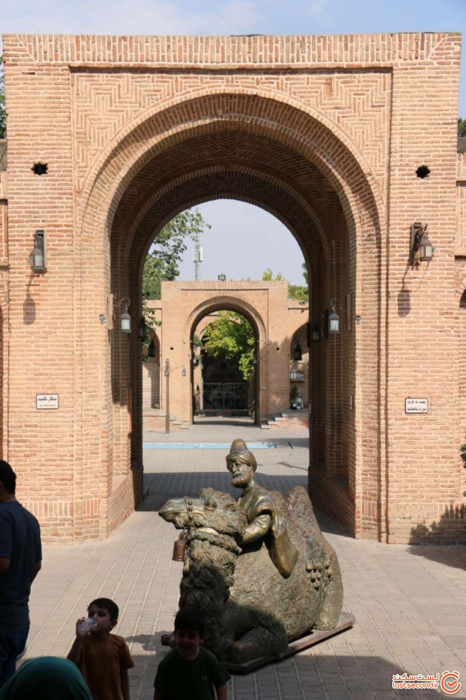 قسمتی از یکی از حیاط های سرای سعدالسلطنه