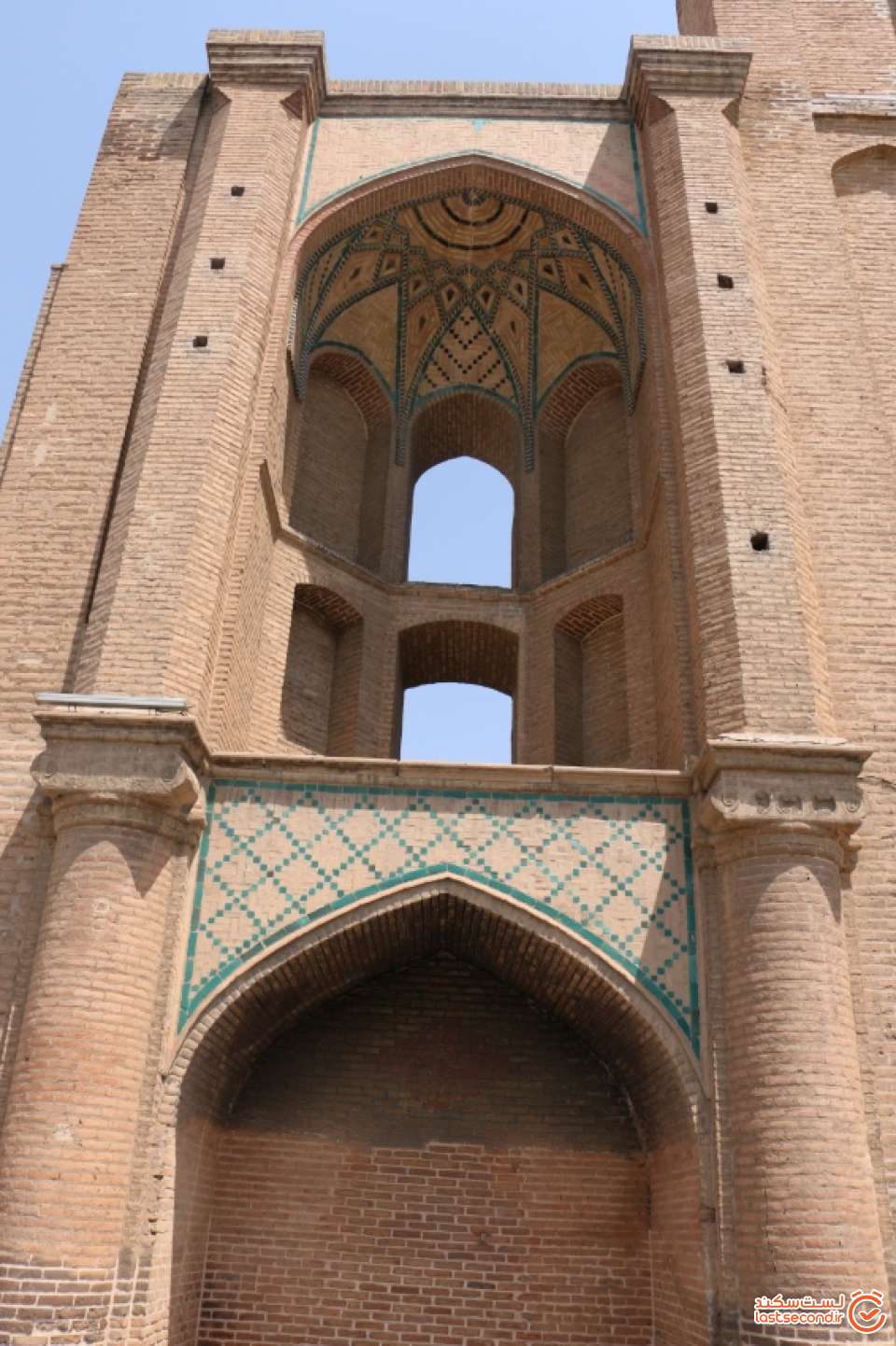 قسمتی از سردرعالی قاپو