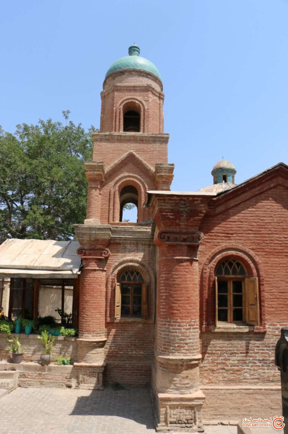 نمایی از کلیسای کانتور