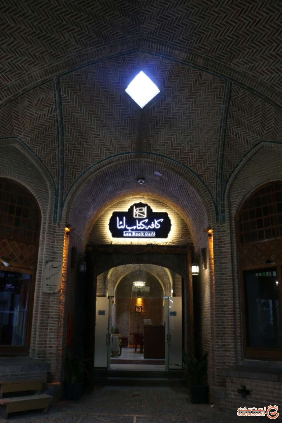 کافه ای در سرای سعدالسلطنه