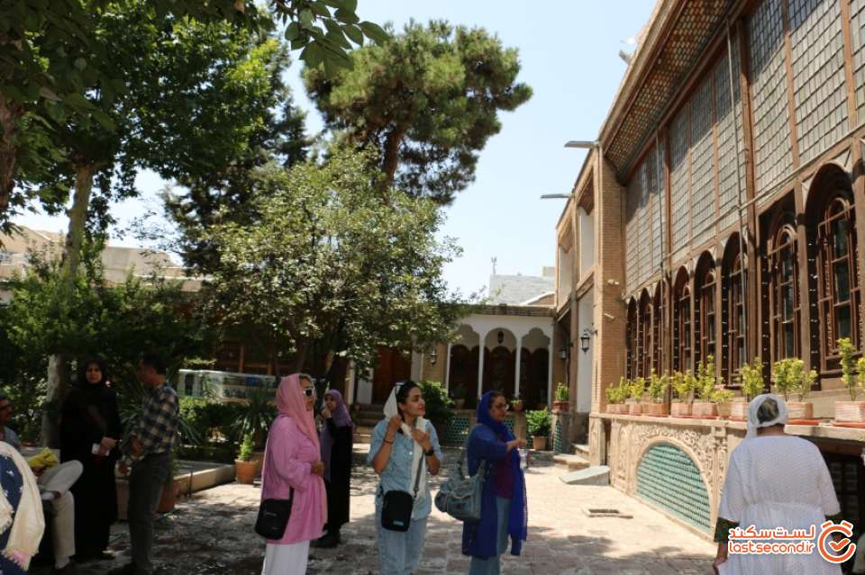 یکی از حیاط های حسینیه امینی ها
