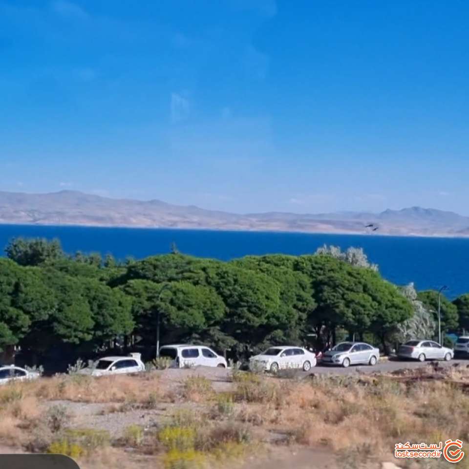 دریاچه زیبای وان