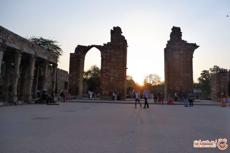 محوطه قطب منار
