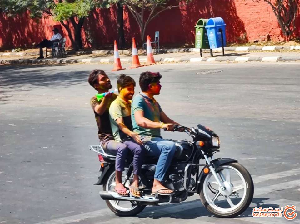 جوان های موتورسوار