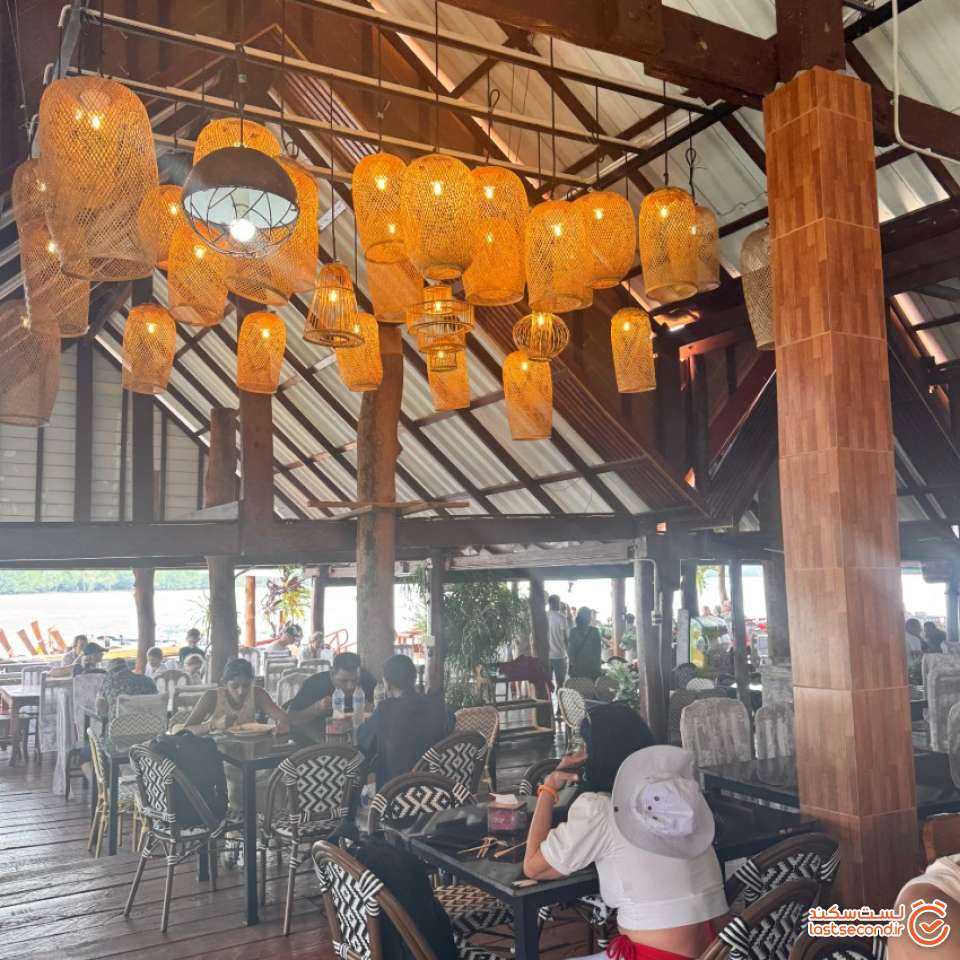 داخل رستوران تور جیمزباند