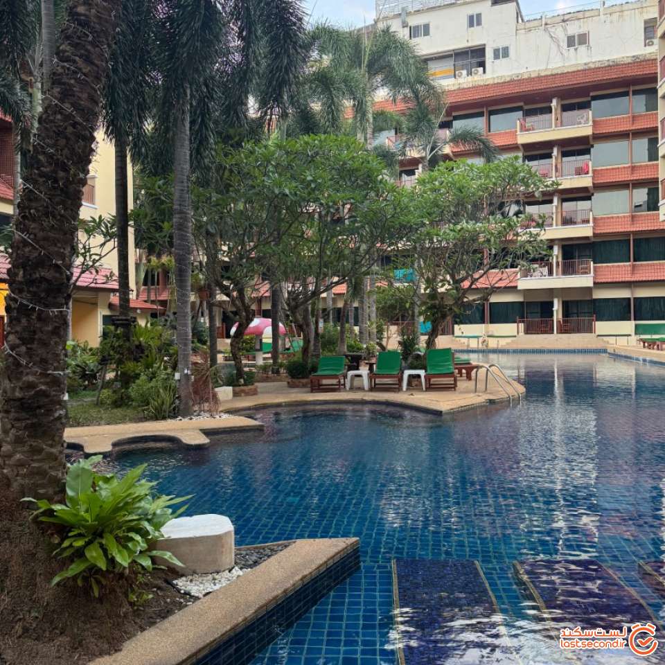 استخر و حیاط هتل