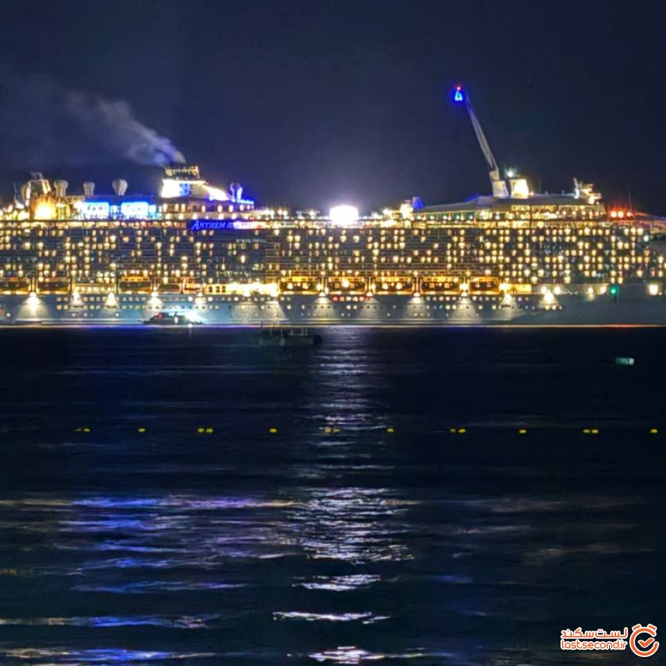 کشتی کروز نزدیک ساحل پتونگ