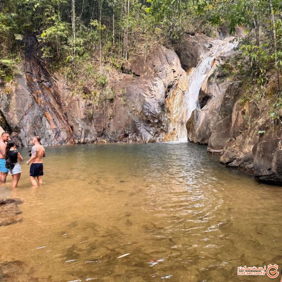 ابشار میانه ی مسیر تور رفتینگ