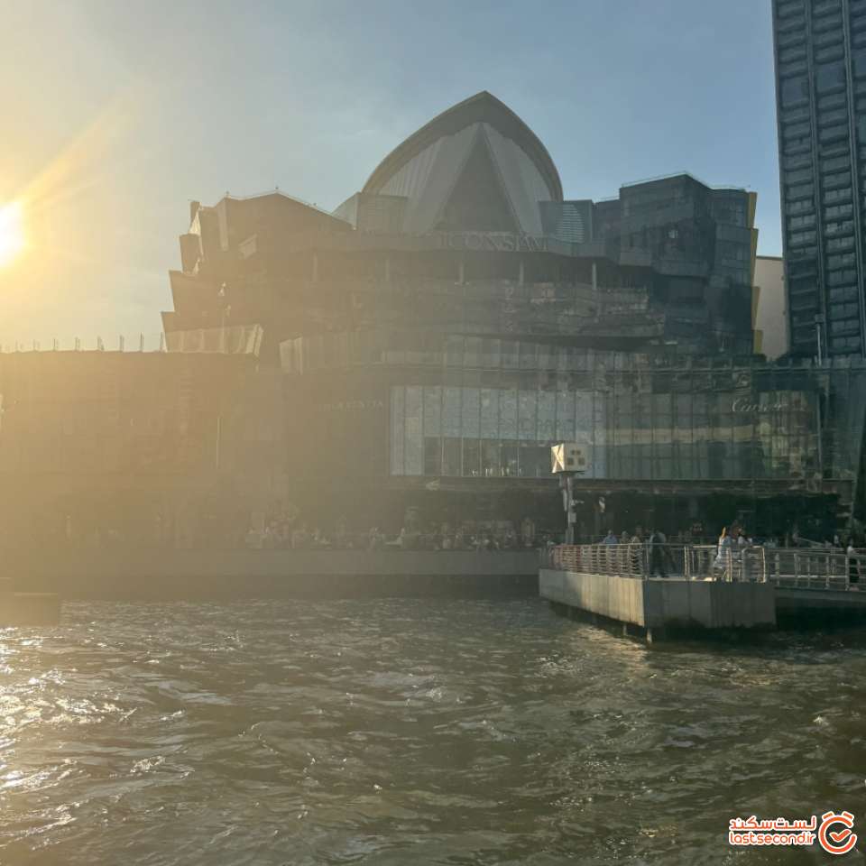 نمای شهر از طبقه بالای قایق و محل توقف ورودی ایکون سیام