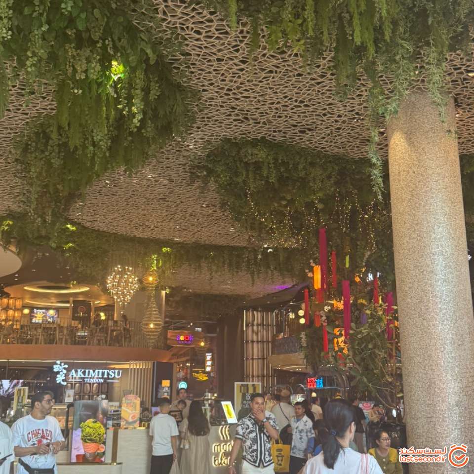 داخل پاساژ ایکون سیام