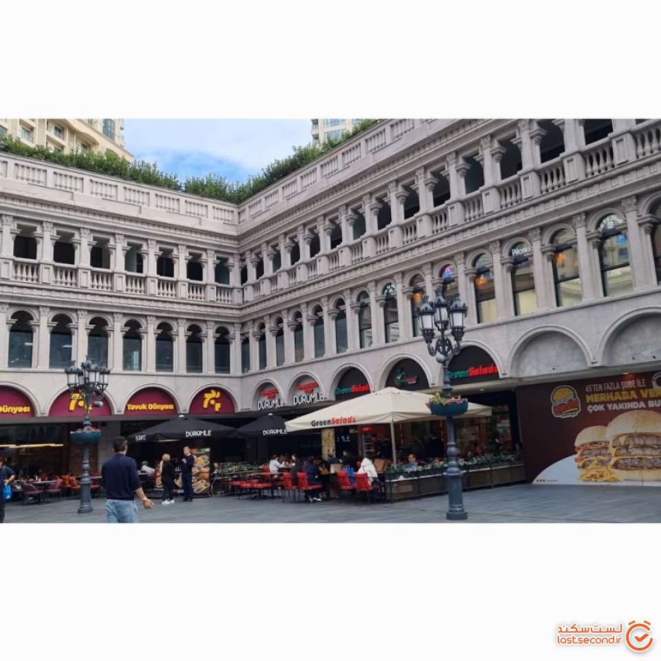 محوطه مرکز خرید ونیزیا