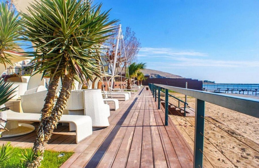 crescent beach Baku.jpg