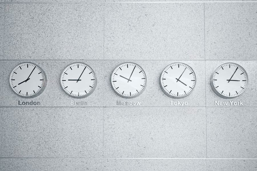 __opt__aboutcom__coeus__resources__content_migration__mnn__images__2019__08__ClocksOnWallShowingDifferentCitiesTime-35f04bda6bca4df8a50f4fd182e31979.jpg