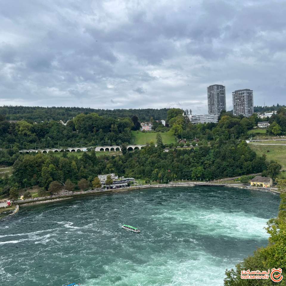 آبشار از بالا