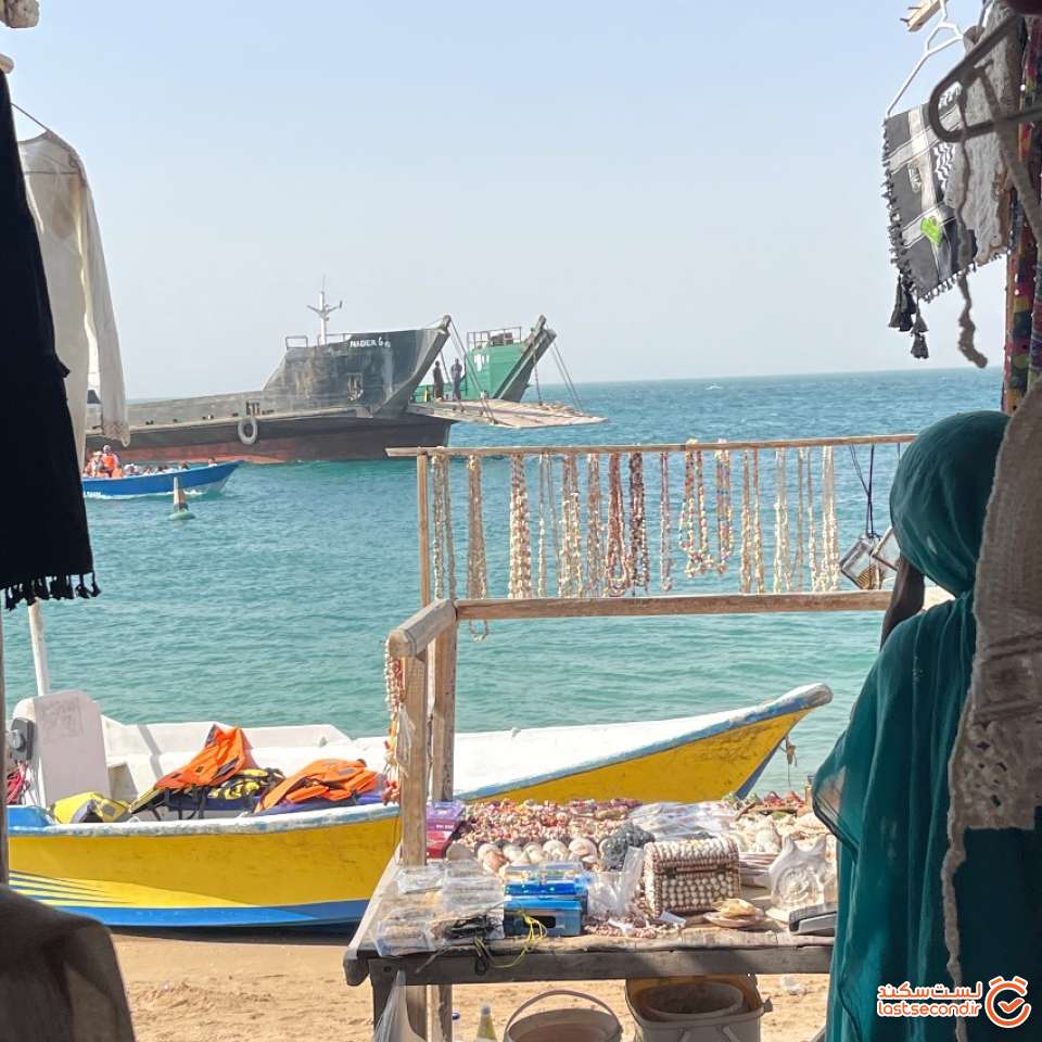 فروشگاه ساحلی از زاویه داخل