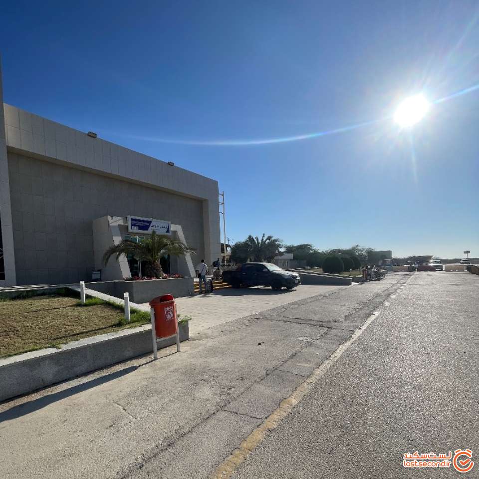 ورودی فرودگاه دیرستان