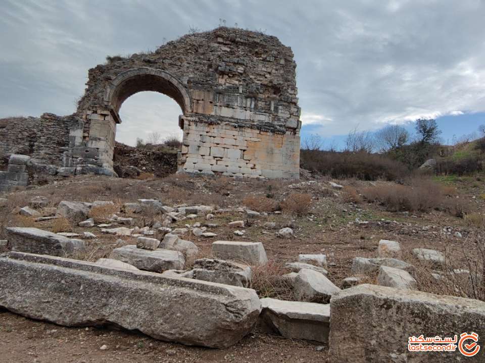 قستی از ویرانه های شهر سلجوق