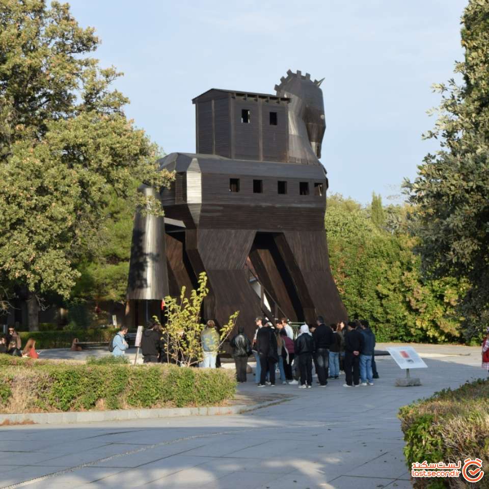 اسب تروی در شهر تروا