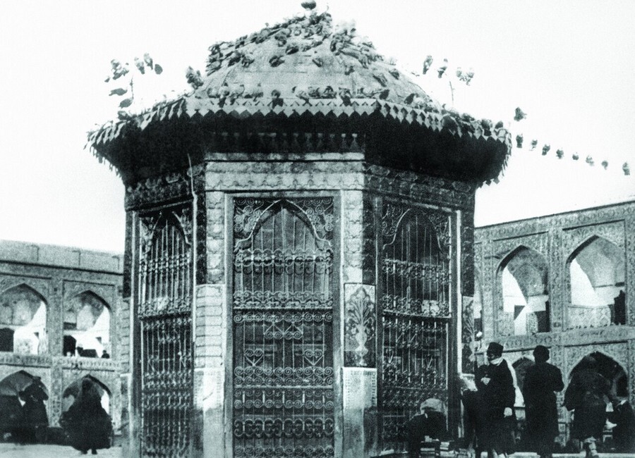 Esmaeil Tala Saqqa Khaneh Old Picture.jpg