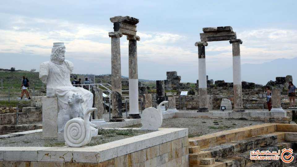مجسمه آپولون در شهر باستانی هیراپولیس