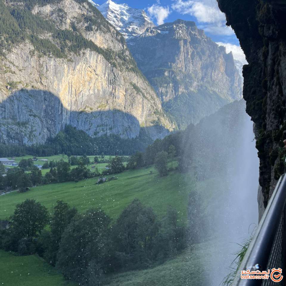 از بالای آبشار