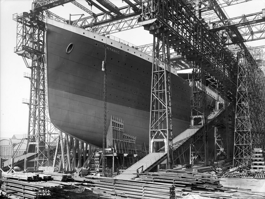 Titanic ready for launch 1911.jpg