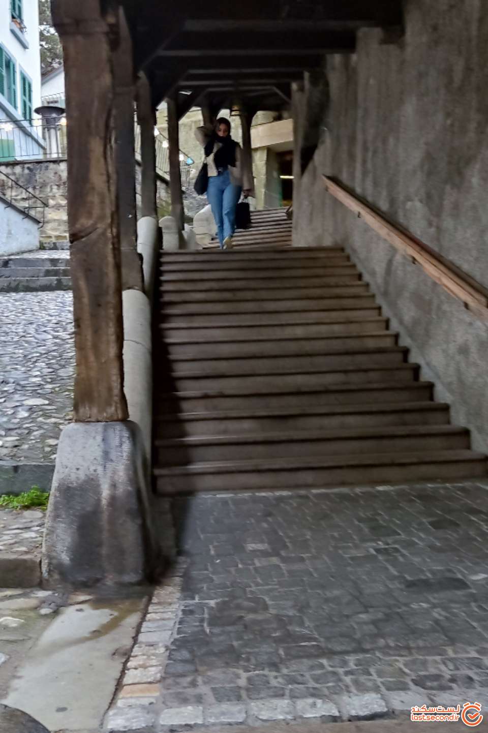 عکس ۲۰ پلکان تاریخی بخش چوبی