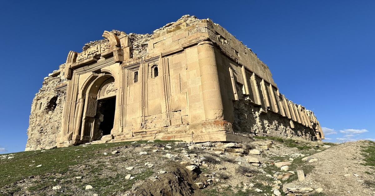 1700-year-old-st-bartholomew-s-church-in-van-turkiye-awaits-visitors.jpg