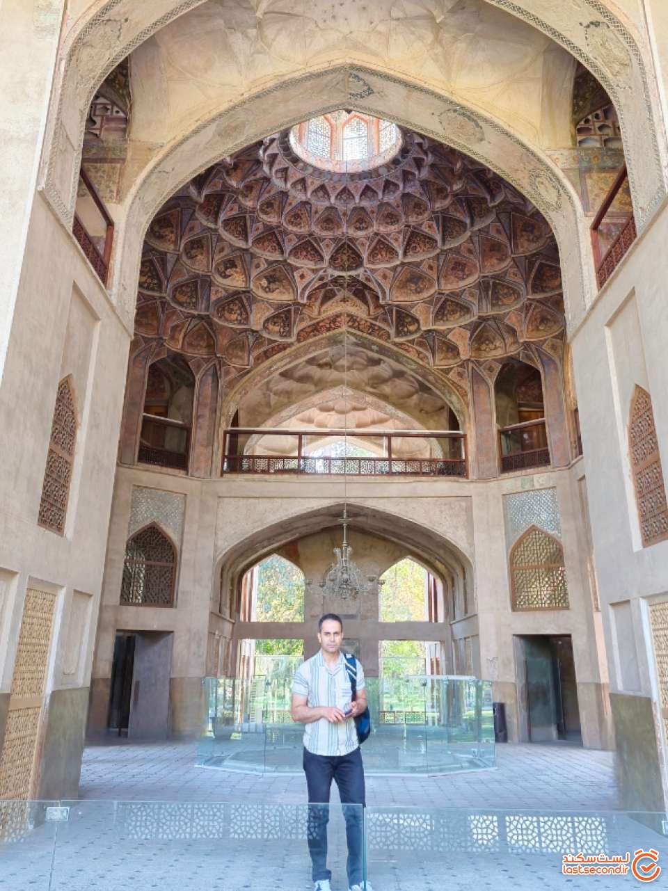 تصویر 5: نمای زیبای یکی از ایوان&zwnj;ها