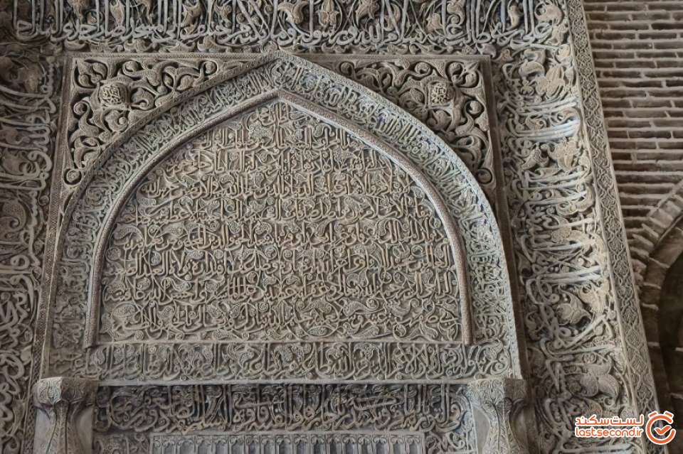 تصویر 53: نمای نزدیک محراب الجایتو در مسجد عتیق