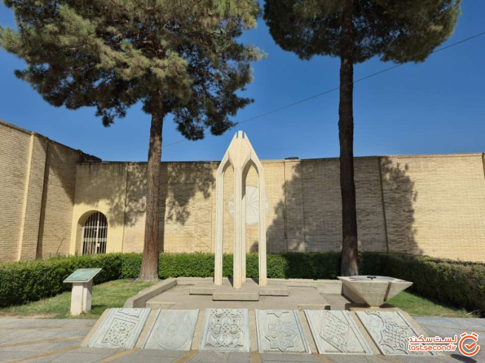 تصویر 102: بنای یادبود نسل&zwnj;کشی ارامنه در سال 1915 توسط دولت عثمانی