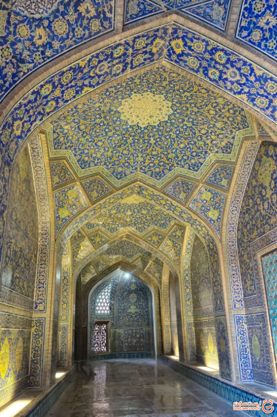 تصویر 38: ورودی مسجد